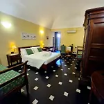 Palazzo Vescovile 4* Noli