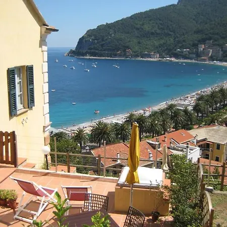 Palazzo Vescovile נולי