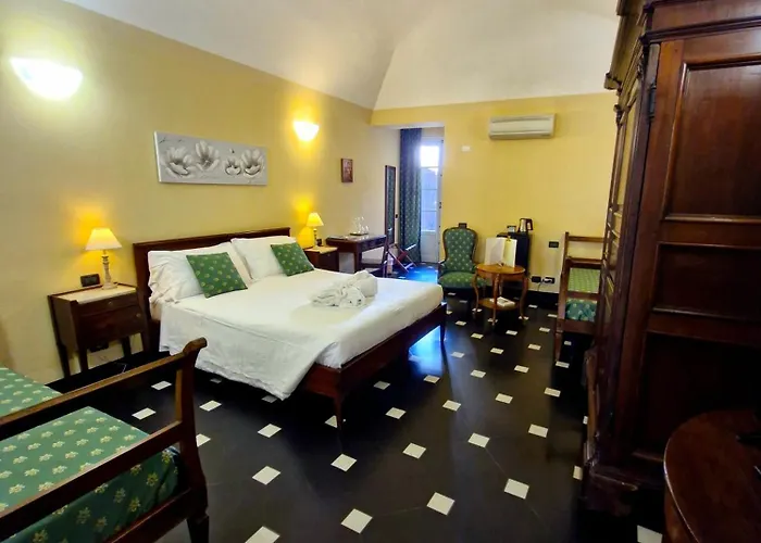 Palazzo Vescovile 4* Noli